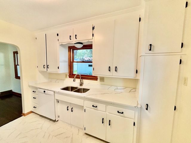 180 Bernard Street E, West Saint Paul, MN 55118