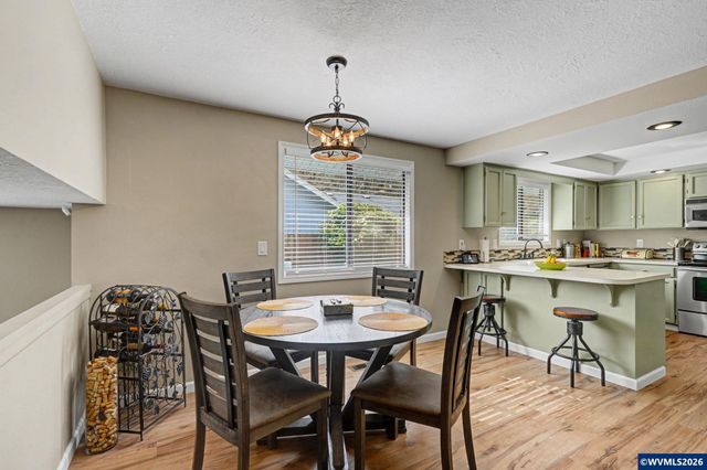 1028 Oakhill Av SE, Salem, OR 97302