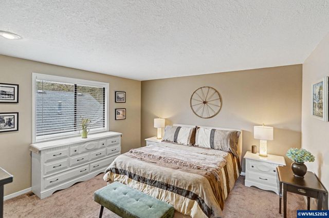 1028 Oakhill Av SE, Salem, OR 97302