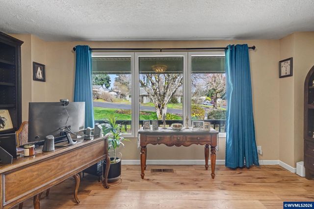 1028 Oakhill Av SE, Salem, OR 97302