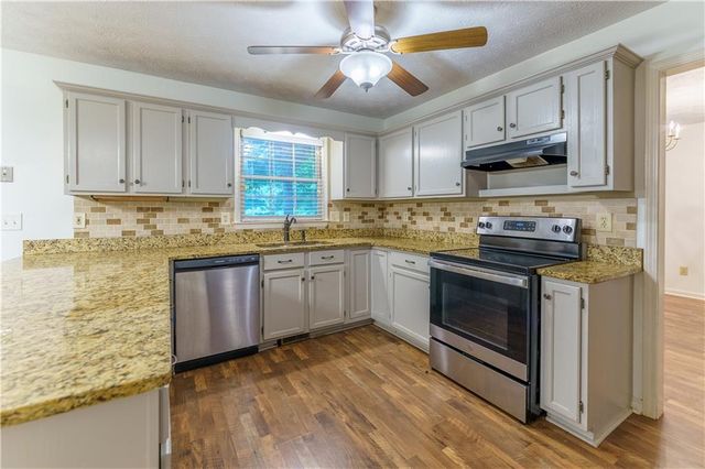1700 Summit View Way, Snellville, GA 30078