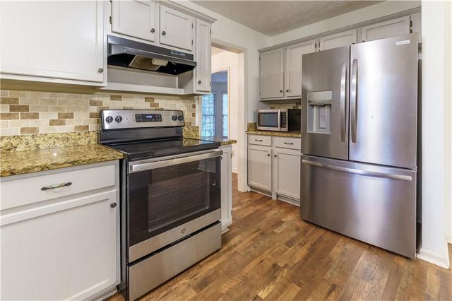1700 Summit View Way, Snellville, GA 30078