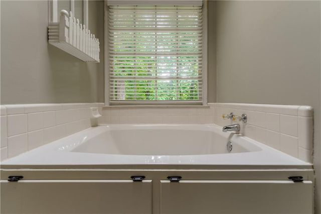 1700 Summit View Way, Snellville, GA 30078