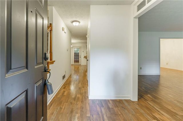 1700 Summit View Way, Snellville, GA 30078