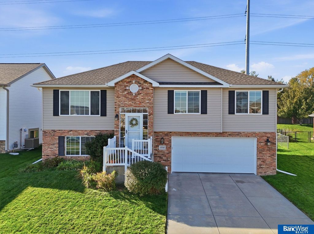 7757 Greycliff Drive, Lincoln, NE 68516