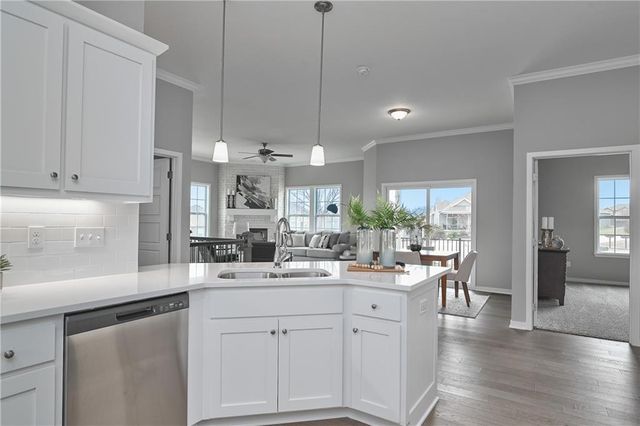 11921 S Tallgrass Drive 601, Olathe, KS 66061