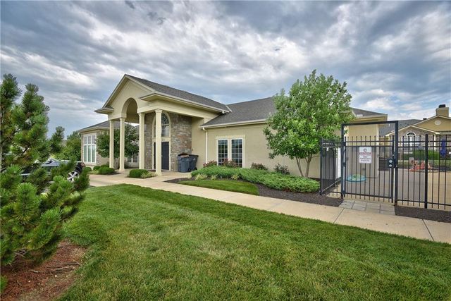 11921 S Tallgrass Drive 601, Olathe, KS 66061