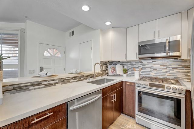 2000 Pacific Coast Highway 203, Huntington Beach, CA 92648