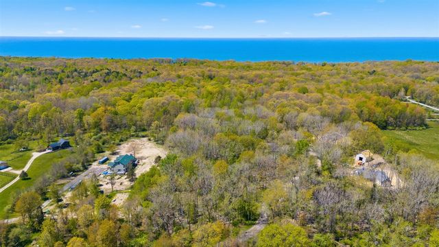 7032 Glenn Oaks Drive, South Haven, MI 49090