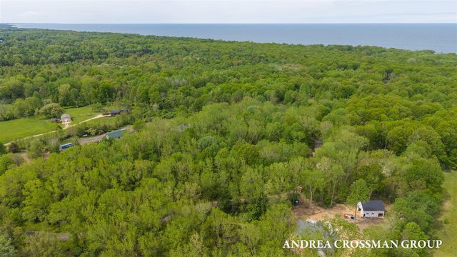7032 Glenn Oaks Drive, South Haven, MI 49090