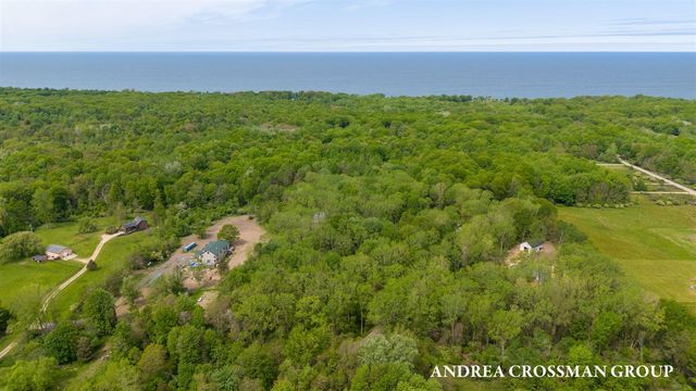 7032 Glenn Oaks Drive, South Haven, MI 49090