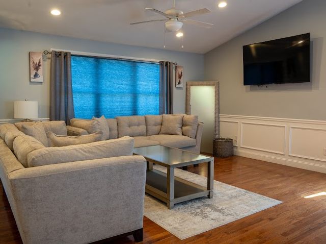 8 Lakeside Street, Providence, RI 02904