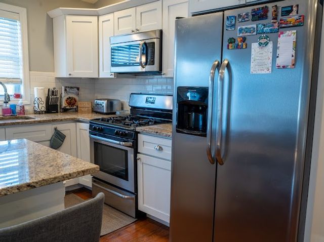 8 Lakeside Street, Providence, RI 02904