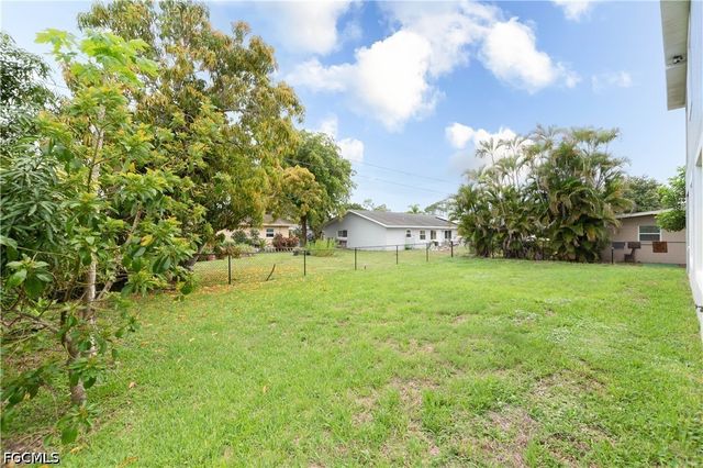 2360 Burton AVE, Fort Myers, FL 33907