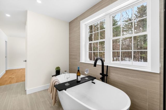 445 Salem St, North Andover, MA 01845