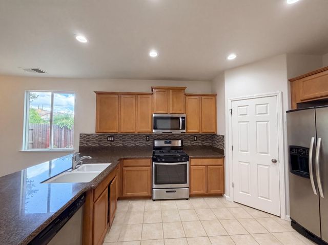 8532 Hawley Way, Elk Grove, CA 95624