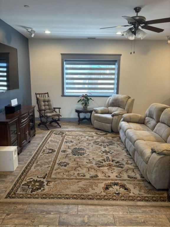 Image 13 of property listing at 1116 1120 Rolling Oaks Drive, Arroyo Grande, CA 93420