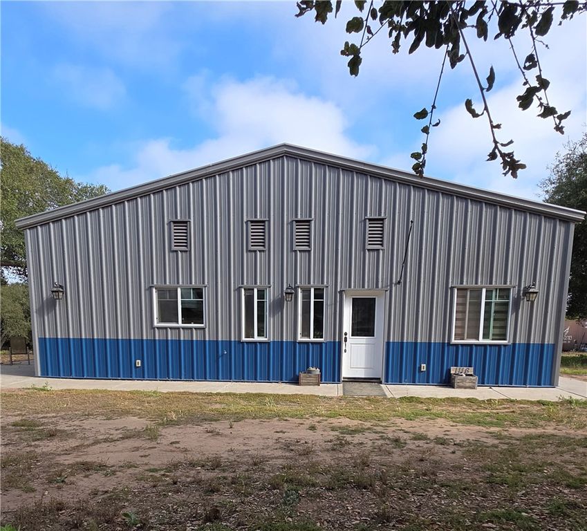 Image 27 of property listing at 1116 1120 Rolling Oaks Drive, Arroyo Grande, CA 93420