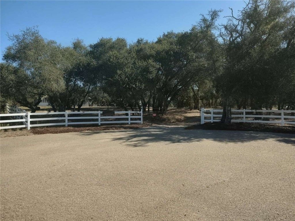 Image 3 of property listing at 1116 1120 Rolling Oaks Drive, Arroyo Grande, CA 93420