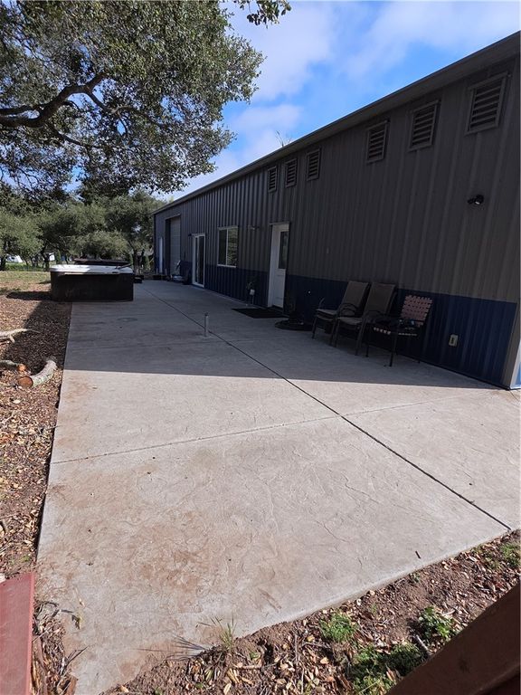 Image 33 of property listing at 1116 1120 Rolling Oaks Drive, Arroyo Grande, CA 93420