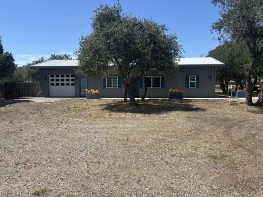 Image 4 of property listing at 1116 1120 Rolling Oaks Drive, Arroyo Grande, CA 93420