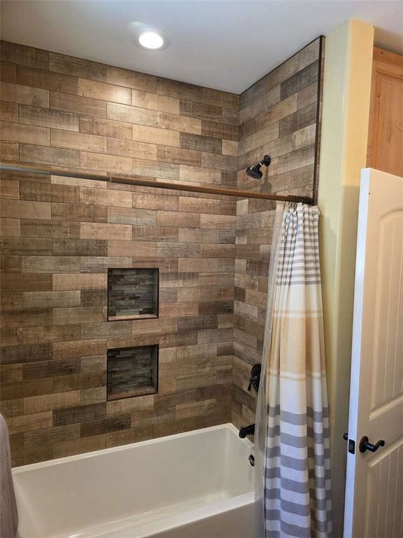 Image 57 of property listing at 1116 1120 Rolling Oaks Drive, Arroyo Grande, CA 93420