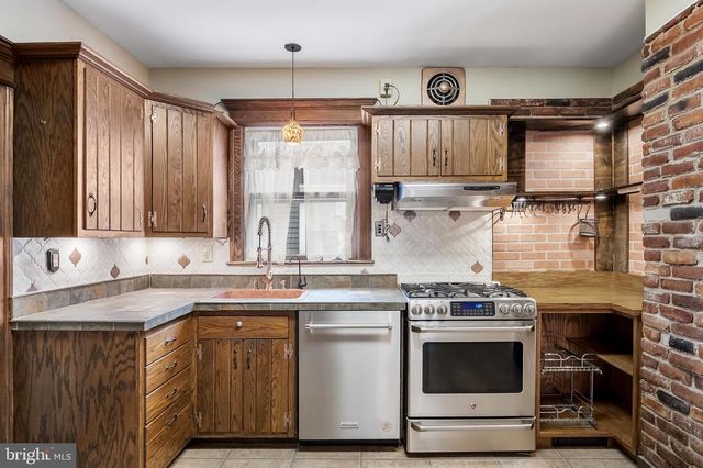 8 MERION TER, Collingswood, NJ 08108