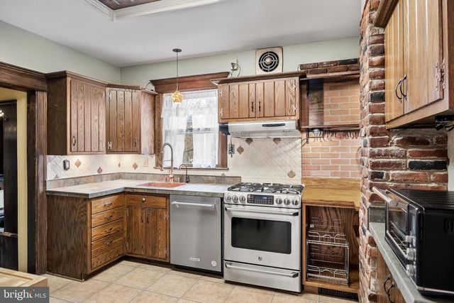 8 MERION TER, Collingswood, NJ 08108