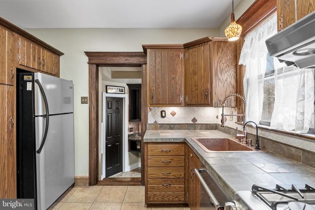 8 MERION TER, Collingswood, NJ 08108