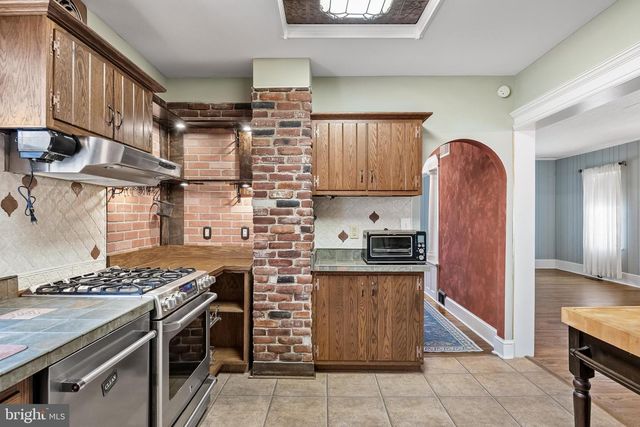 8 MERION TER, Collingswood, NJ 08108