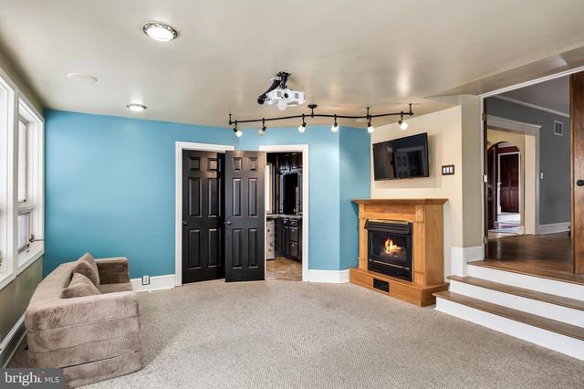 8 MERION TER, Collingswood, NJ 08108