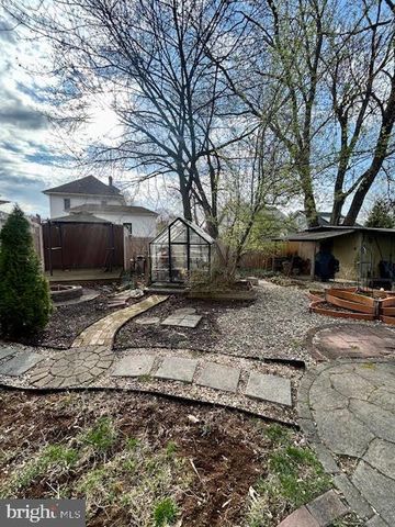 8 MERION TER, Collingswood, NJ 08108
