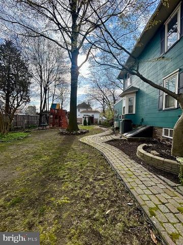 8 MERION TER, Collingswood, NJ 08108
