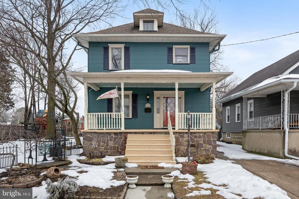 8 MERION TER, Collingswood, NJ 08108