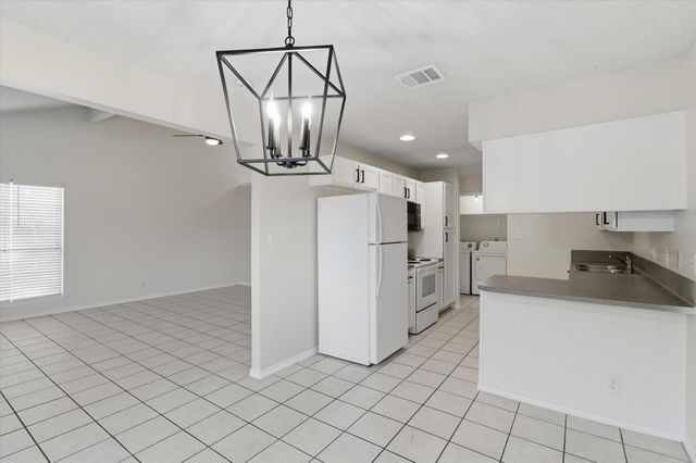 115 Crest DR, San Marcos, TX 78666