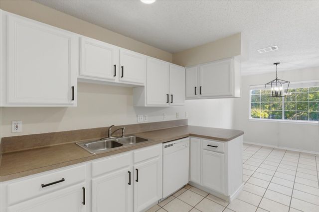 115 Crest DR, San Marcos, TX 78666