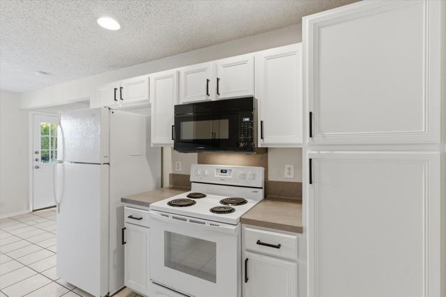 115 Crest DR, San Marcos, TX 78666