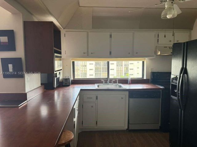17011 N Bay Rd 709, Sunny Isles Beach, FL 33160