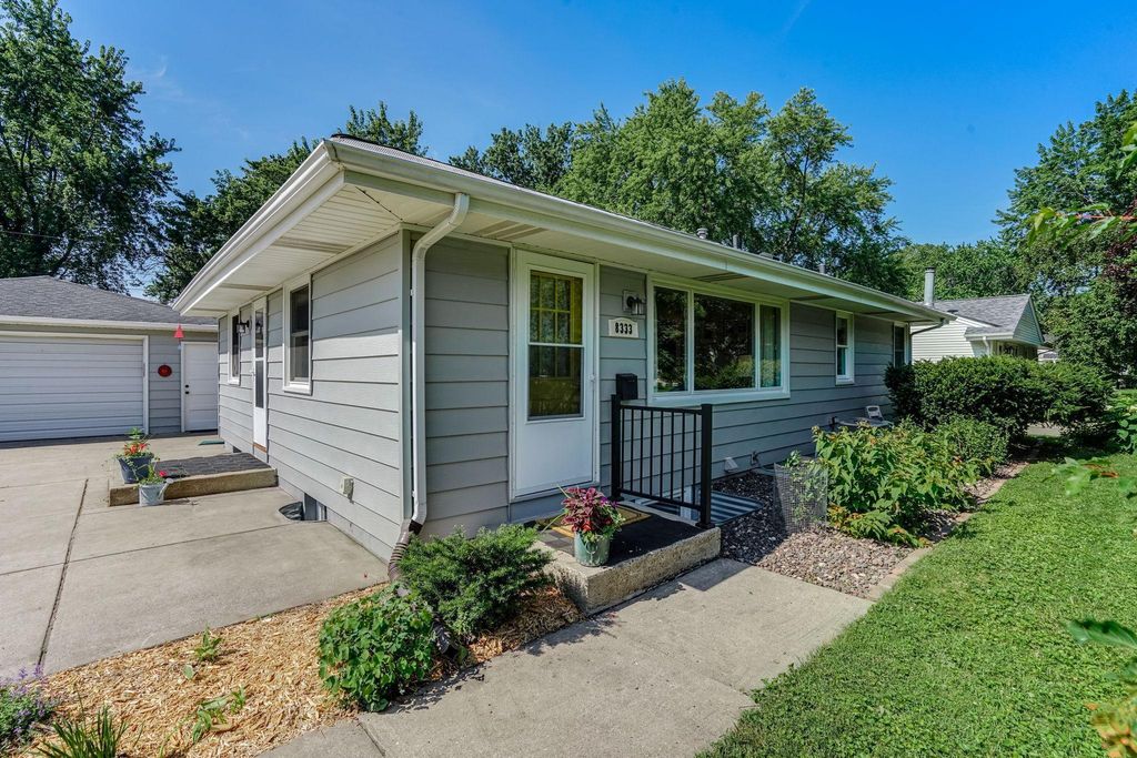 8333 32nd Avenue N, Crystal, MN 55427