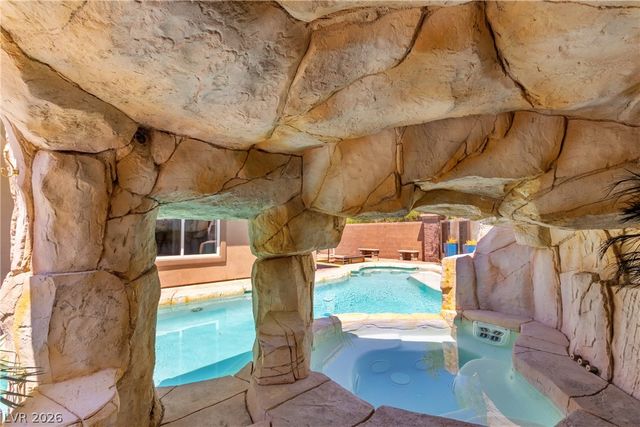 2960 American River Lane, Las Vegas, NV 89135