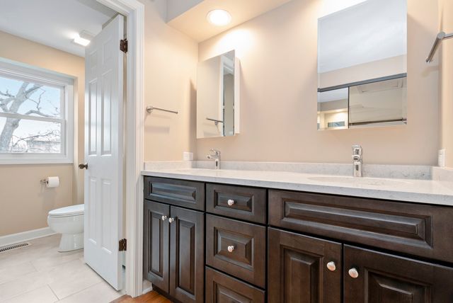 2S753 Avenue Orleans Avenue, Oak Brook, IL 60523