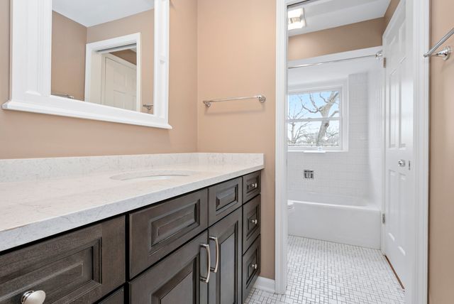 2S753 Avenue Orleans Avenue, Oak Brook, IL 60523