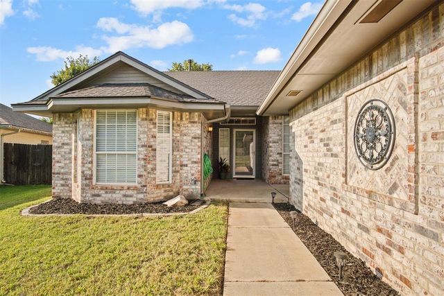 1905 Fox Hunt Lane, Edmond, OK 73003