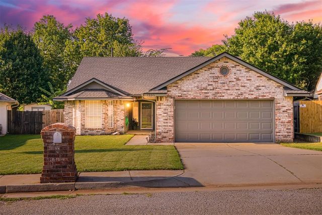 1905 Fox Hunt Lane, Edmond, OK 73003