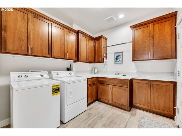 444 EMILY Ln, Eugene, OR 97404