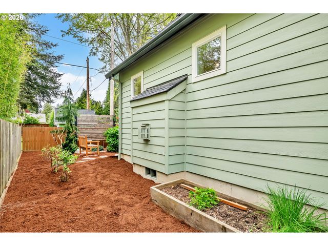 444 EMILY Ln, Eugene, OR 97404