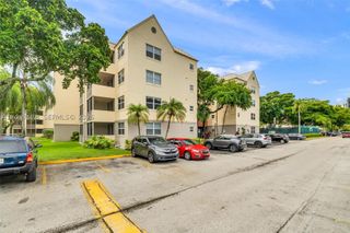 8255 Lake Dr 304, Doral, FL 33166
