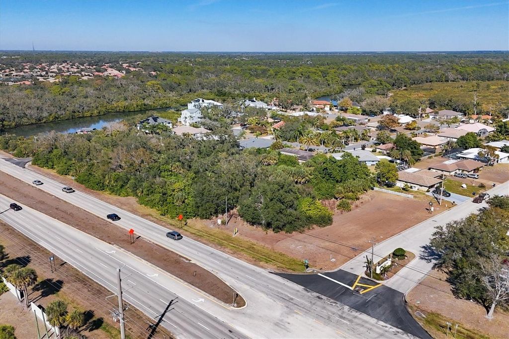 2099 S TAMIAMI TRAIL N, Osprey, FL 34229