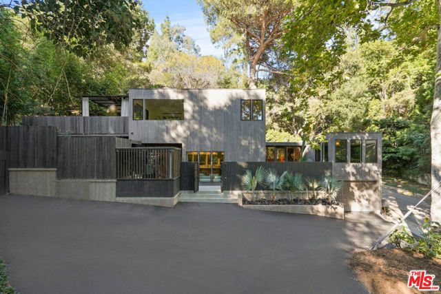 10072 Westwanda Drive, Beverly Hills, CA 90210
