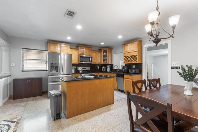 907 W COLUMBUS DRIVE, Tampa, FL 33602